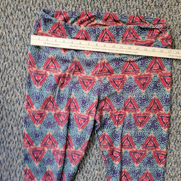 Tall and Curvy LuLaRoe Sage Green and Red Geometric Buttery Soft Leggings XXL - Picture 15 of 16
